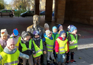 Przedszkolaki zwiedzają ulicę Piotrkowską