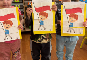 Ułożone puzzle przez przedszkolaków.