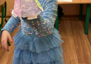 Nelia z wykonaną choinką 3d.