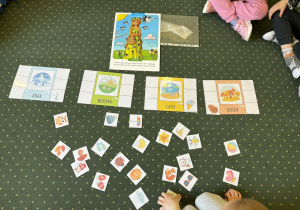 Zabawa - segregowanie obrazków do odpowiednich pór roku.