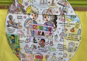 Praca plastyczna "Bezpieczne wakacje". Dzieci kolorowały kredkami wybrany fragment układanki.