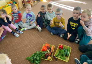 Dzieci z warzywami