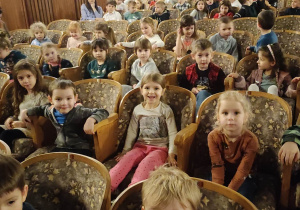 Dzieci w teatrze